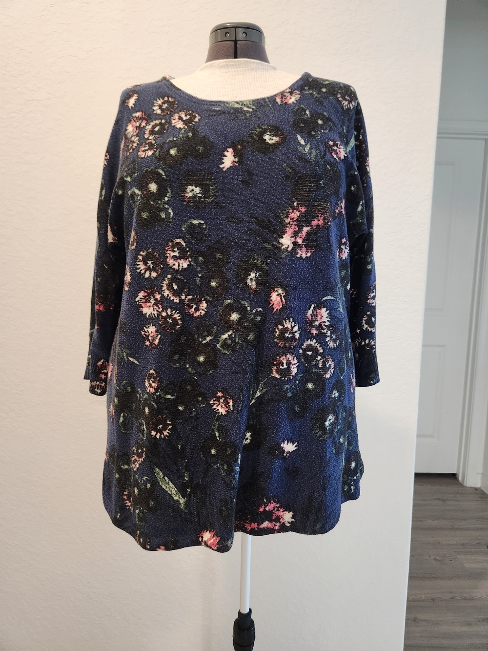 Avenue Navy Floral Knit Tunic Top